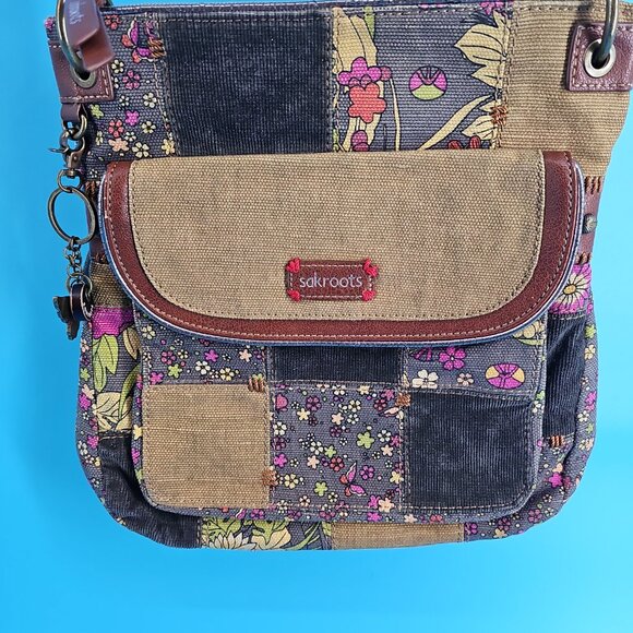 🌿 Sakroots Patchwork Canvas & Leather Crossbody - Picture 3 of 15